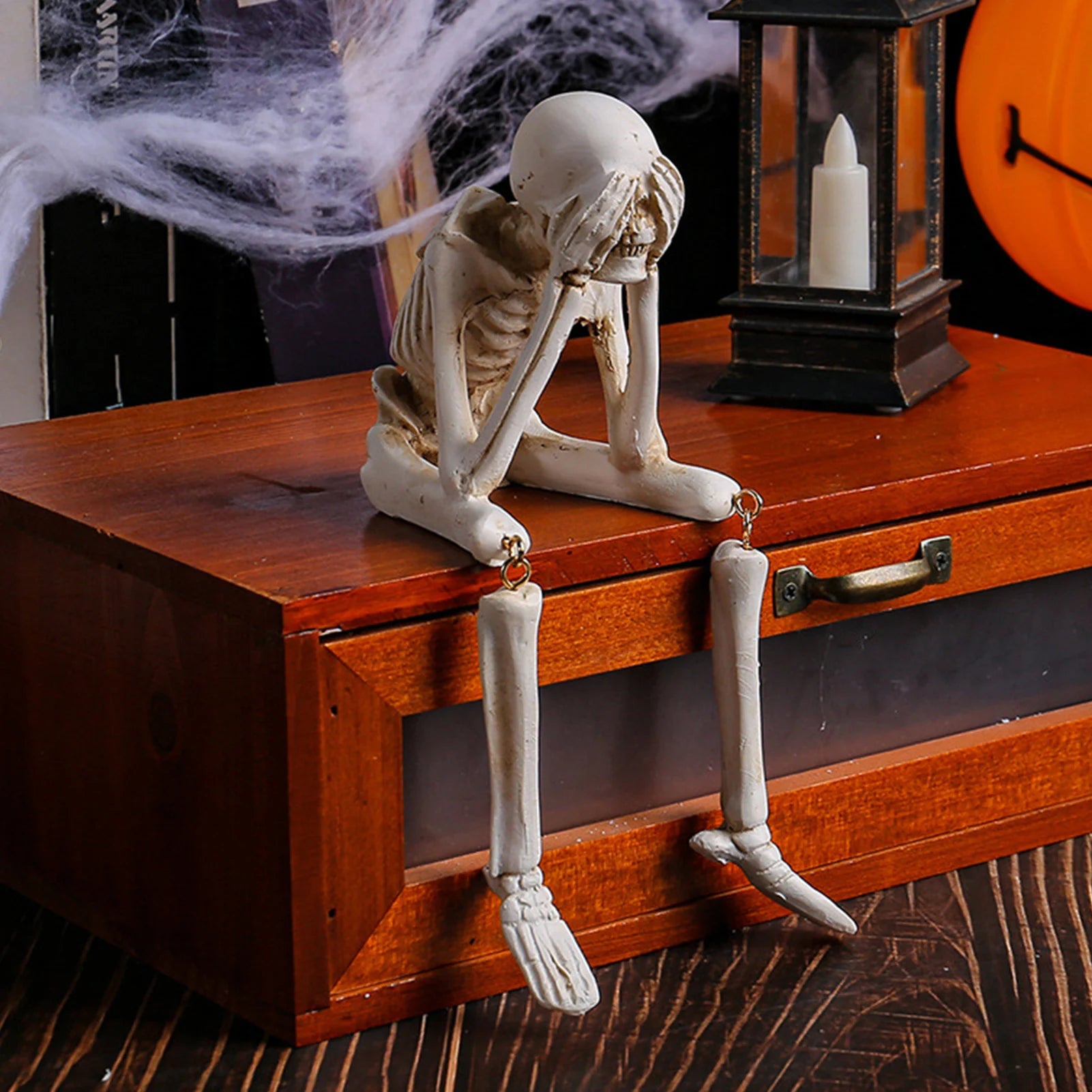 Gothic Skeleton Skull Figurine – Haunted House Halloween Decoration for Home & Tabletop Display